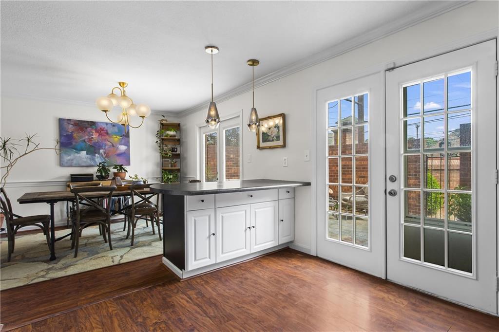 1 James River Place NE