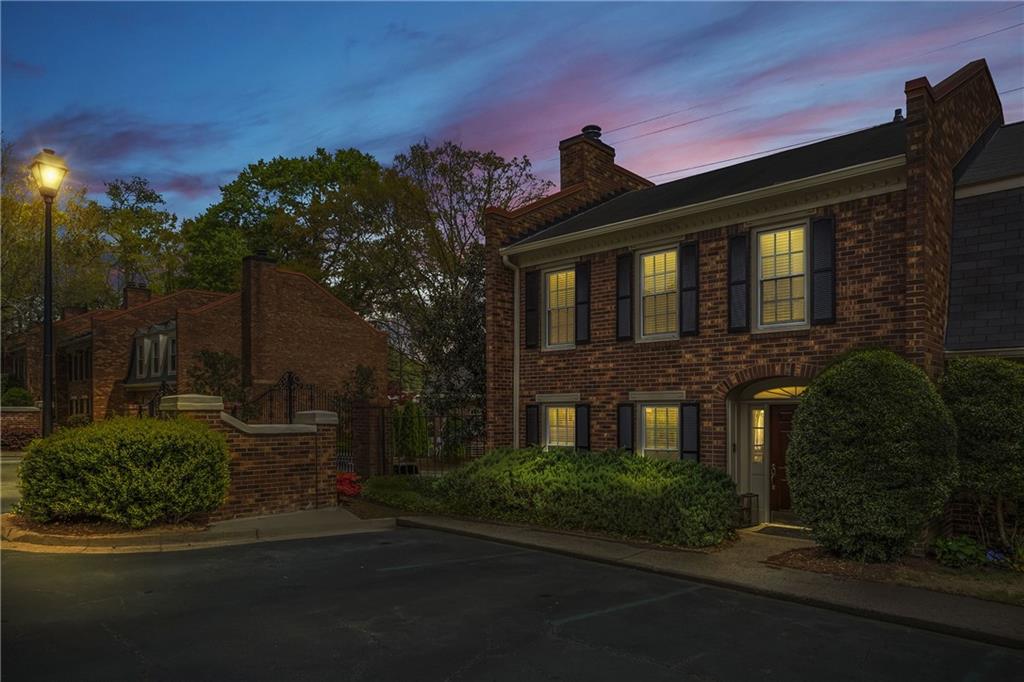 1 James River Place NE