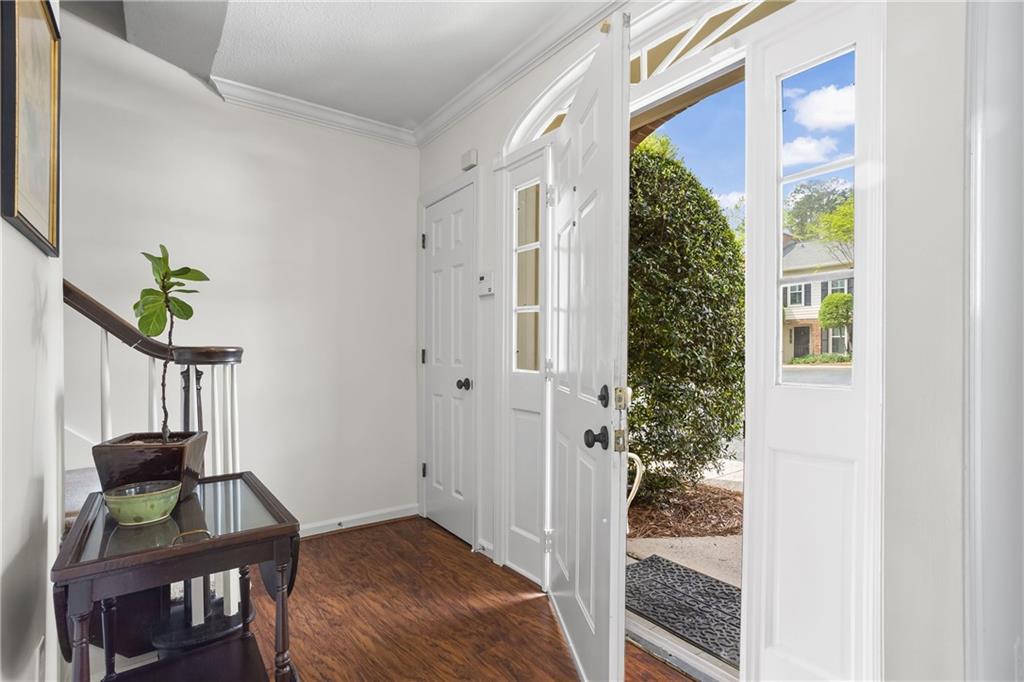 1 James River Place NE