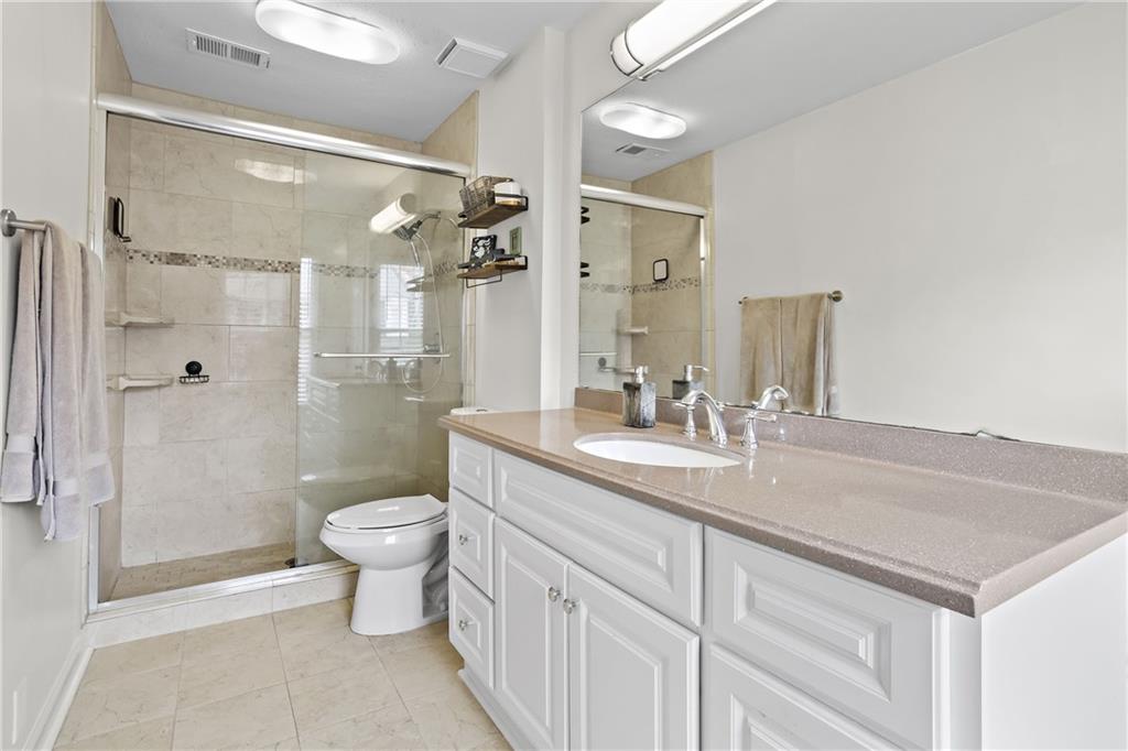 1 James River Place NE