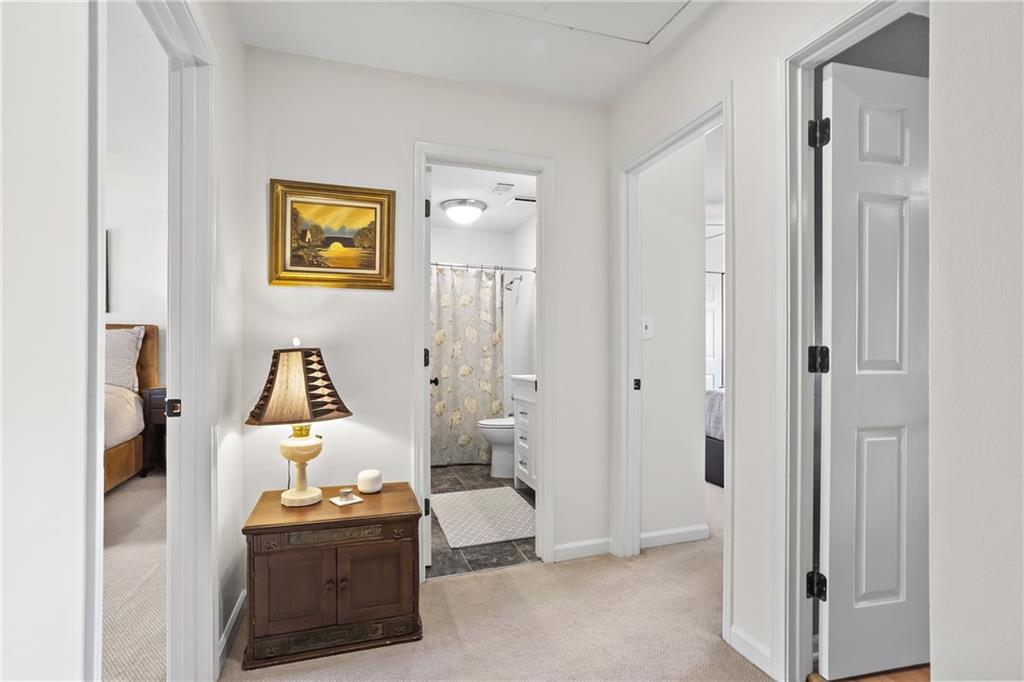 1 James River Place NE