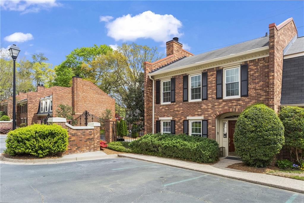 1 James River Place NE