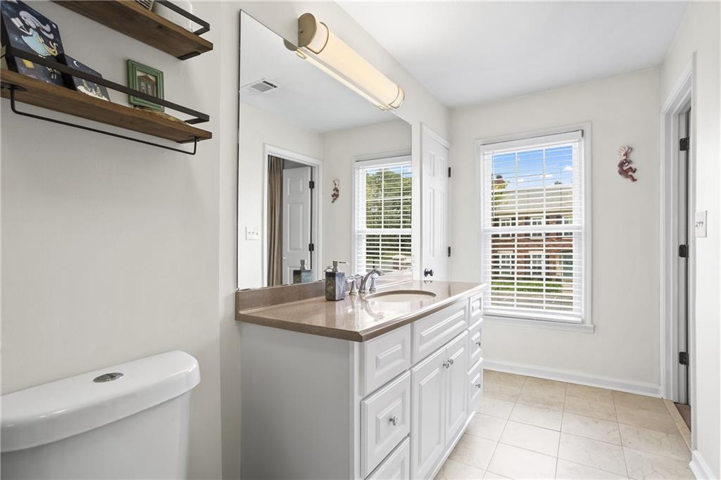 1 James River Place NE