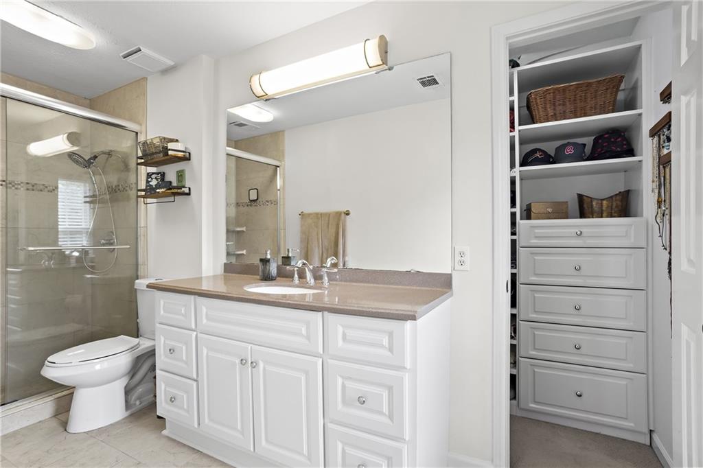 1 James River Place NE