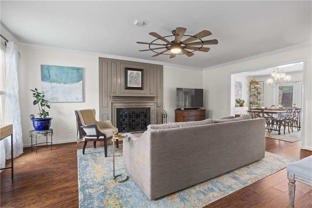 1 James River Place NE
