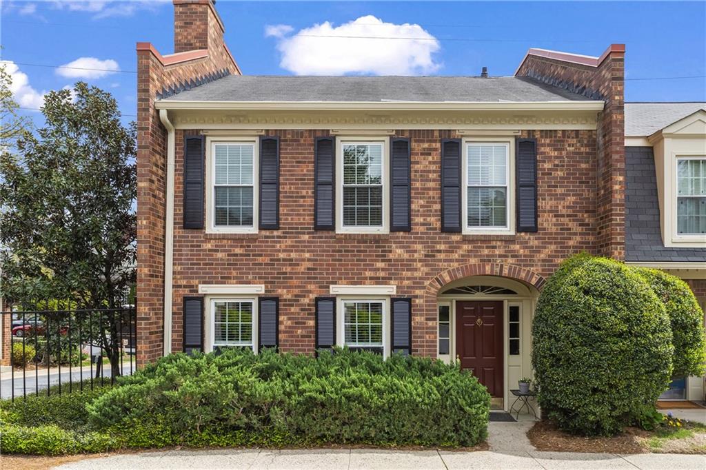 1 James River Place NE