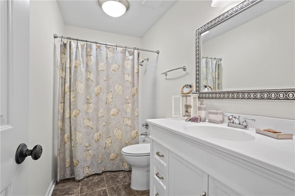 1 James River Place NE