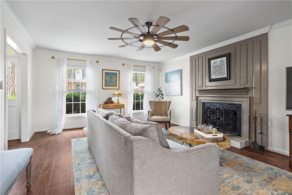 1 James River Place NE