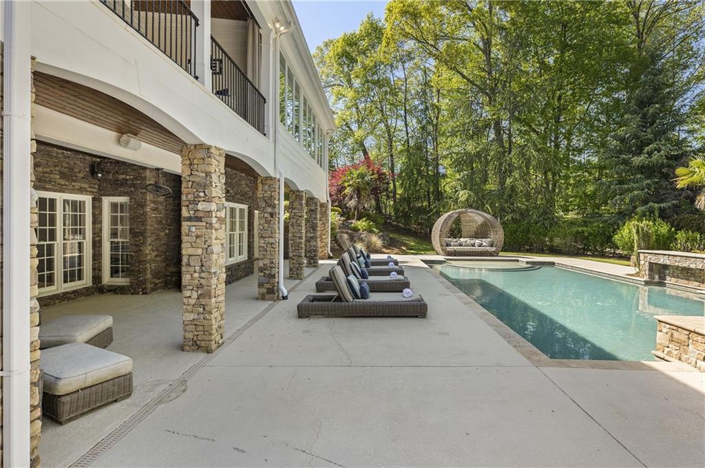 535 Laurel Oaks Lane