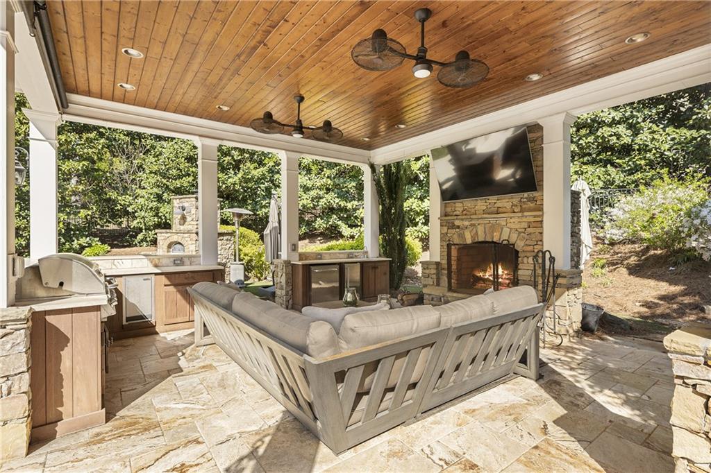 535 Laurel Oaks Lane