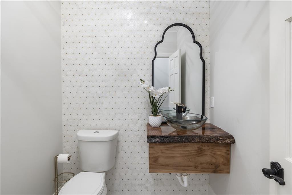 535 Laurel Oaks Lane