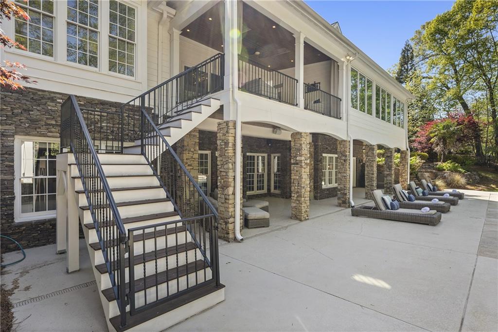 535 Laurel Oaks Lane