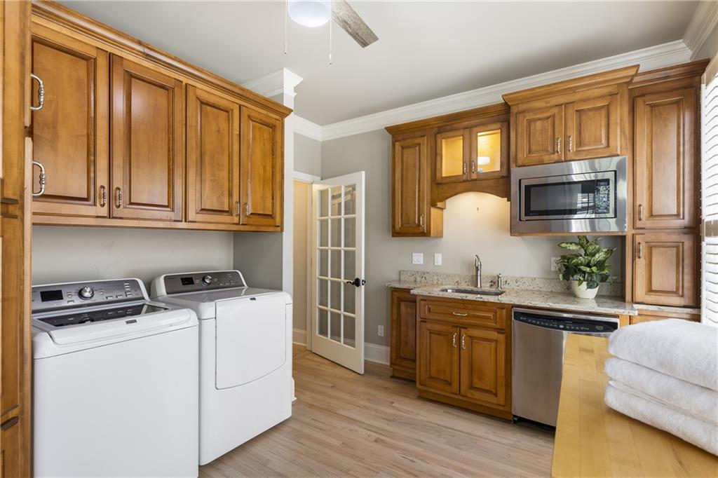 535 Laurel Oaks Lane