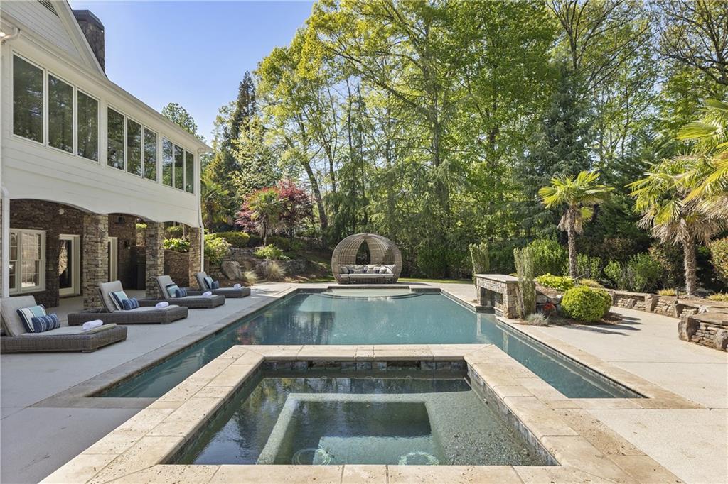 535 Laurel Oaks Lane