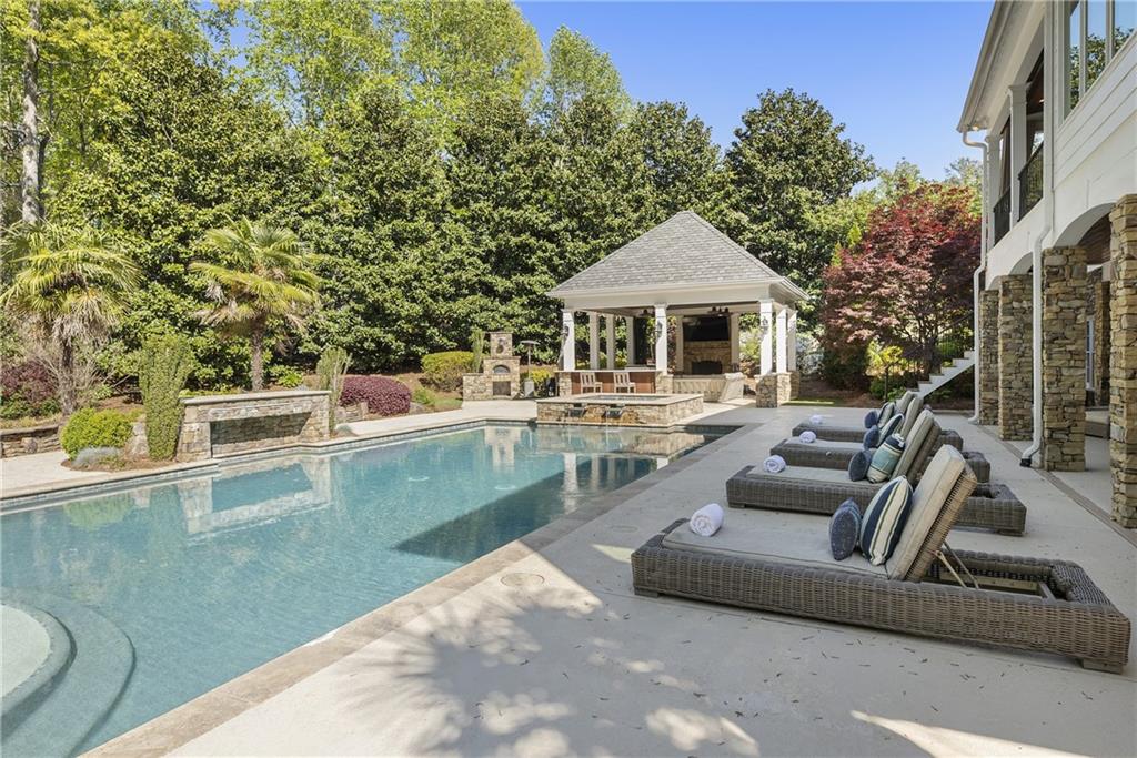 535 Laurel Oaks Lane