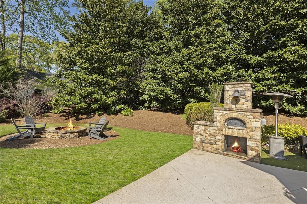 535 Laurel Oaks Lane