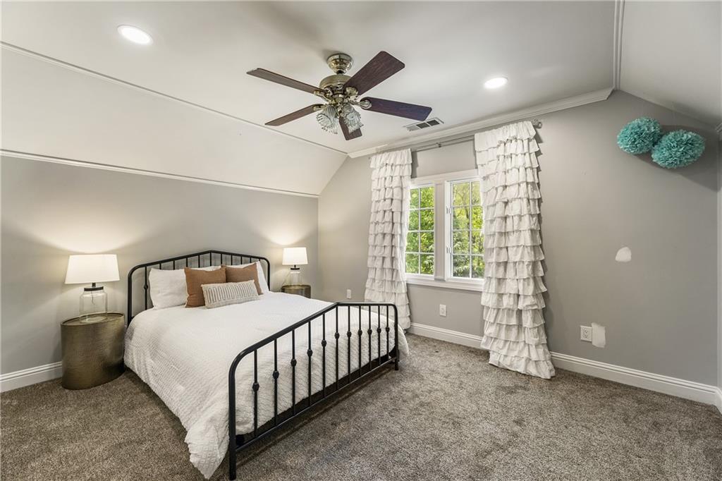 535 Laurel Oaks Lane