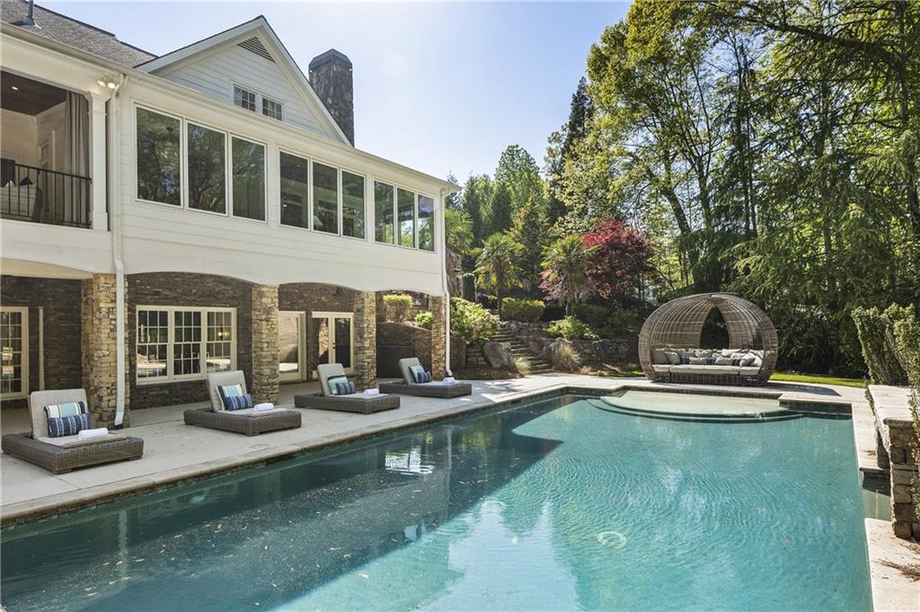 535 Laurel Oaks Lane