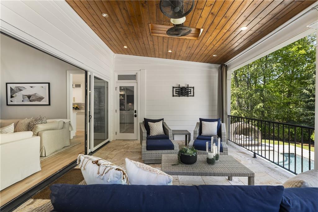 535 Laurel Oaks Lane