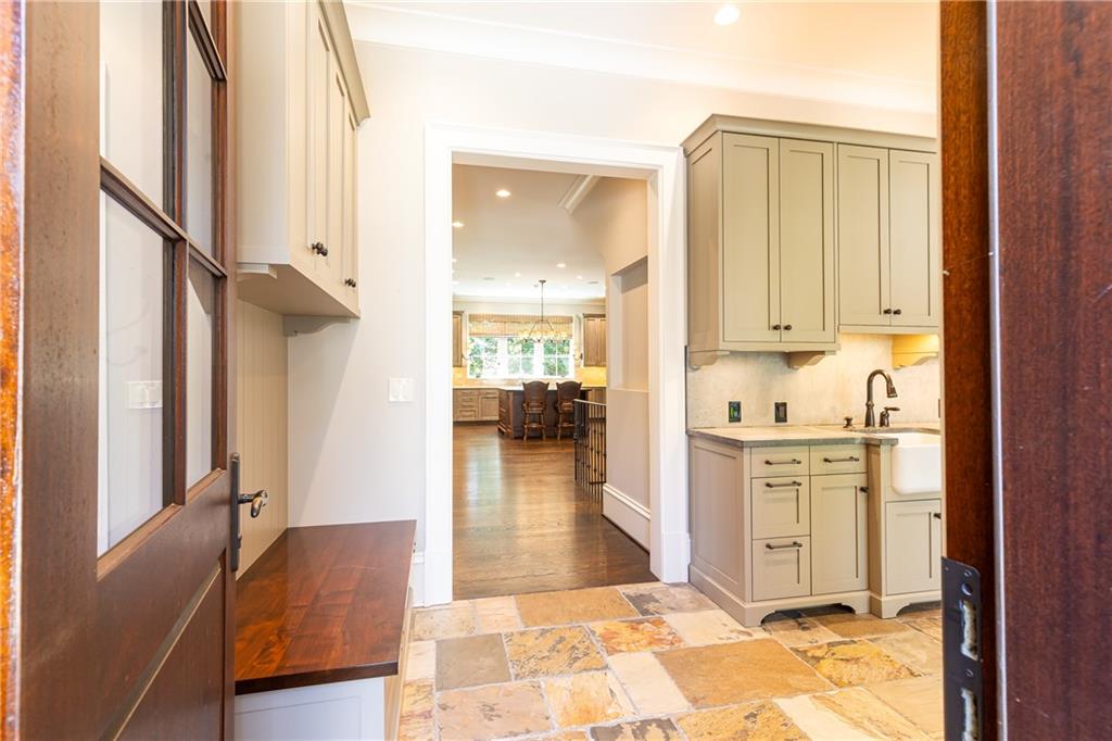 4266 Paces Ferry Road SE