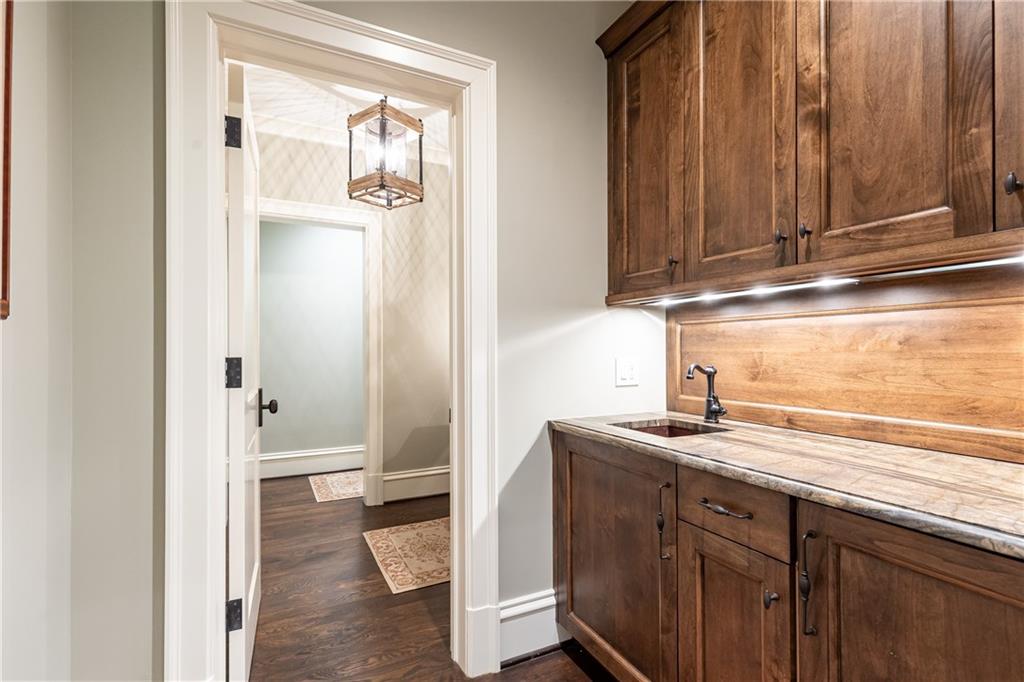 4266 Paces Ferry Road SE