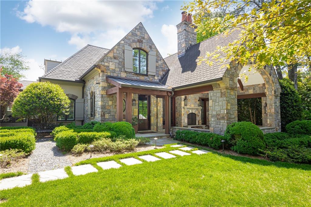 4266 Paces Ferry Road SE