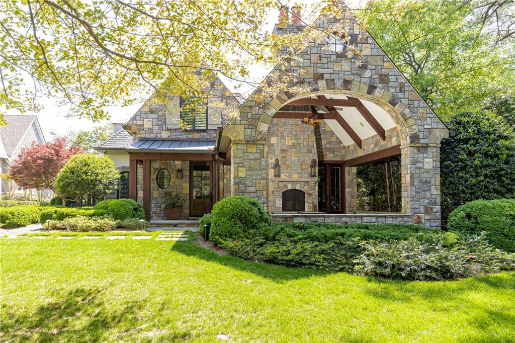 4266 Paces Ferry Road SE