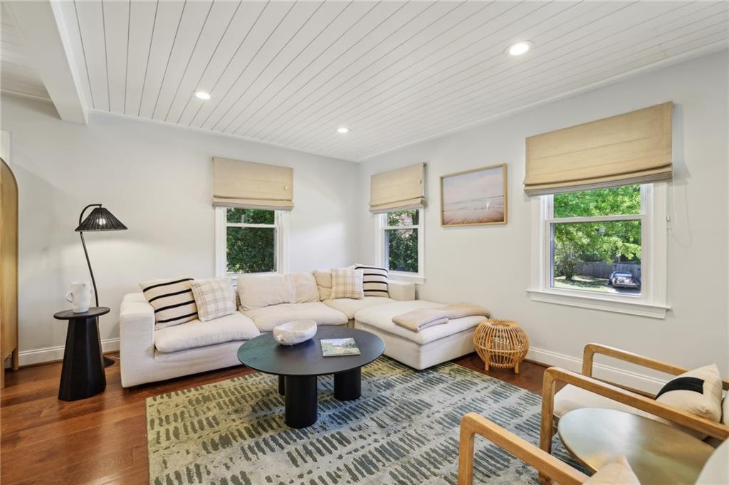 1079 Pinedale Drive SE