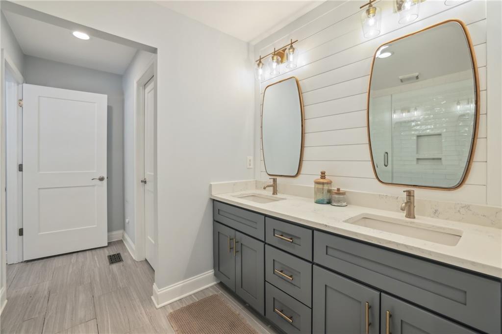 1079 Pinedale Drive SE