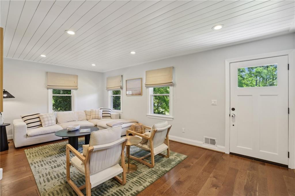 1079 Pinedale Drive SE