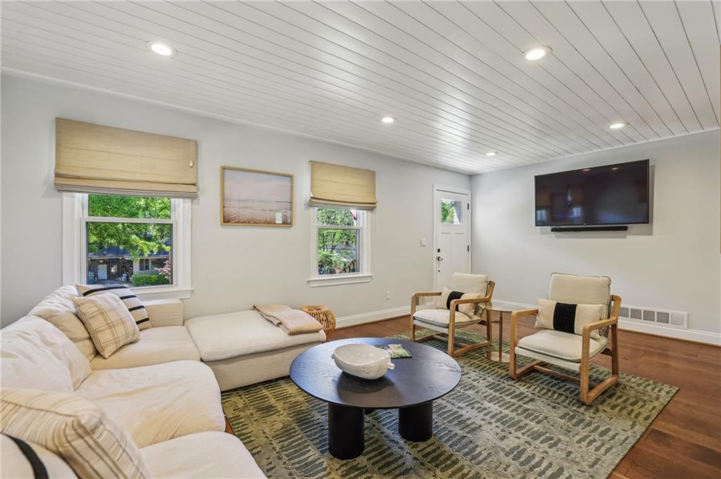 1079 Pinedale Drive SE