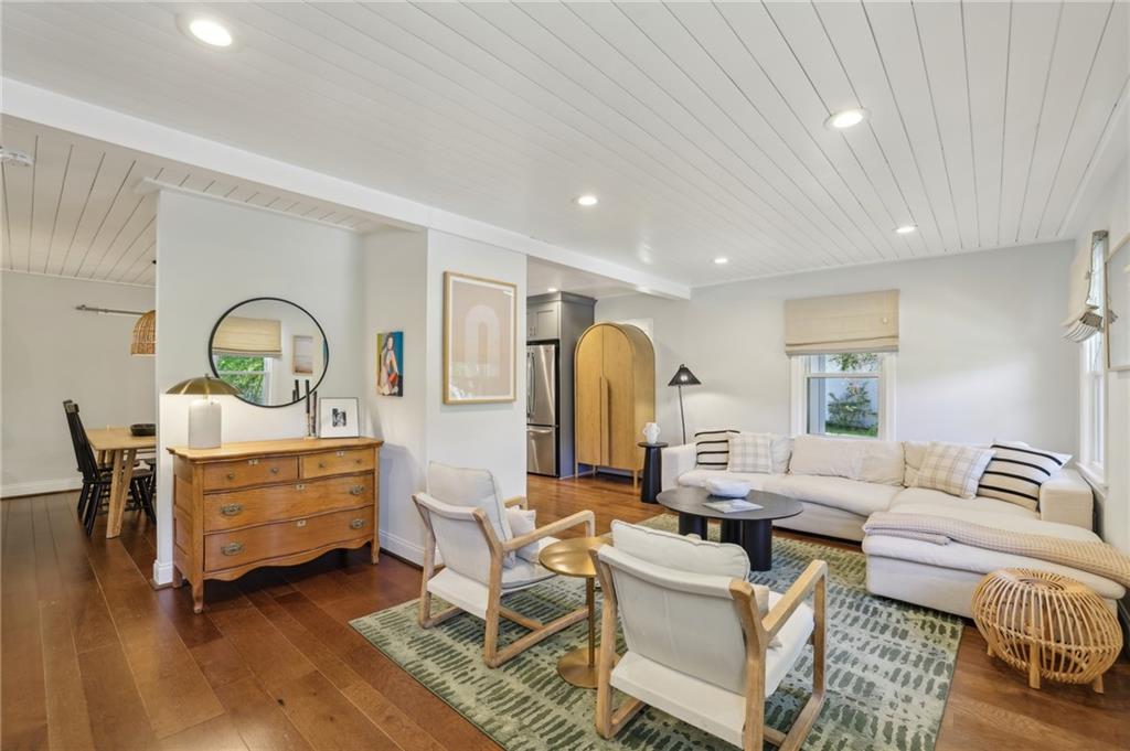 1079 Pinedale Drive SE