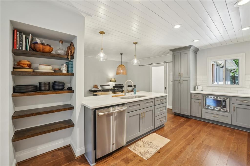 1079 Pinedale Drive SE