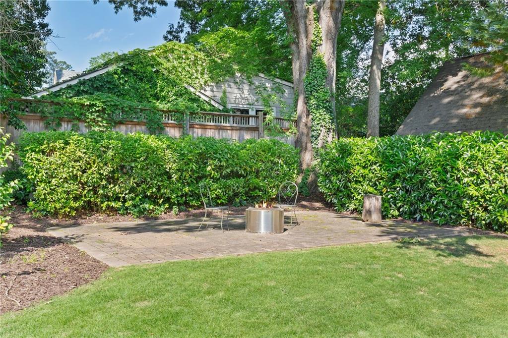 1216 Beech Valley Road NE