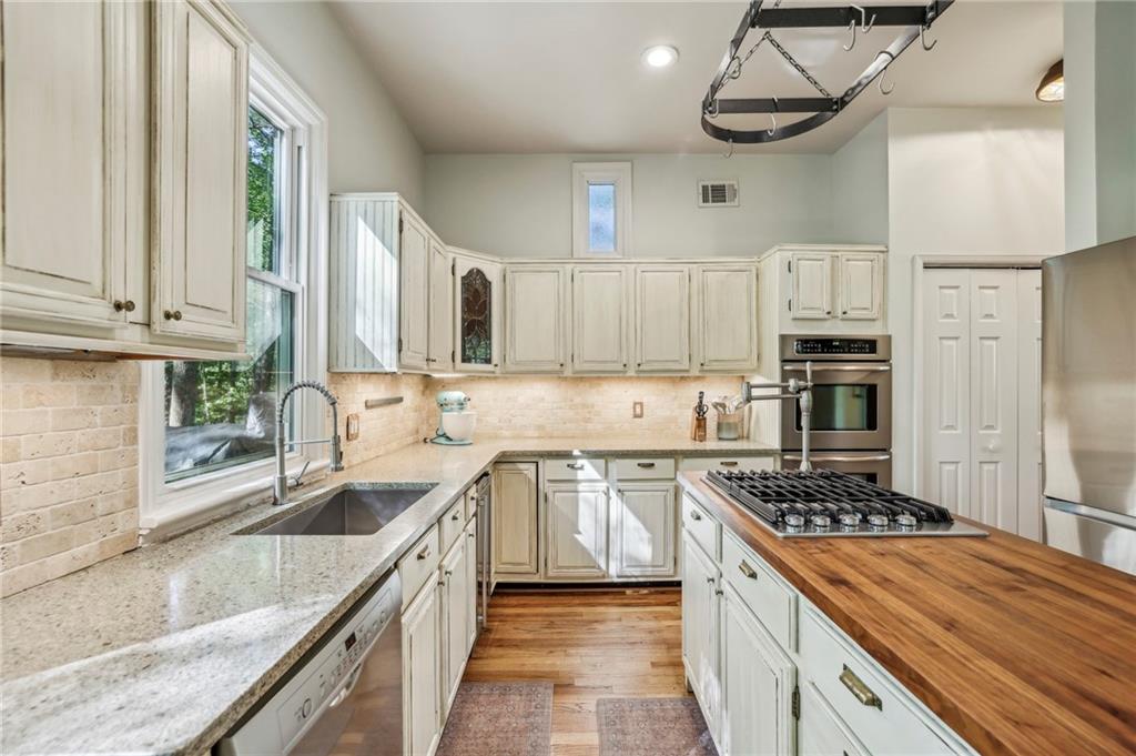 1895 Redbourne Drive