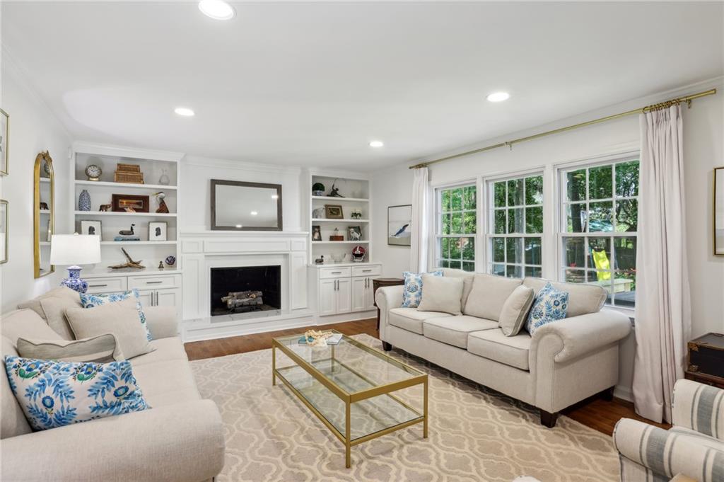 3522 Stratfield Drive NE