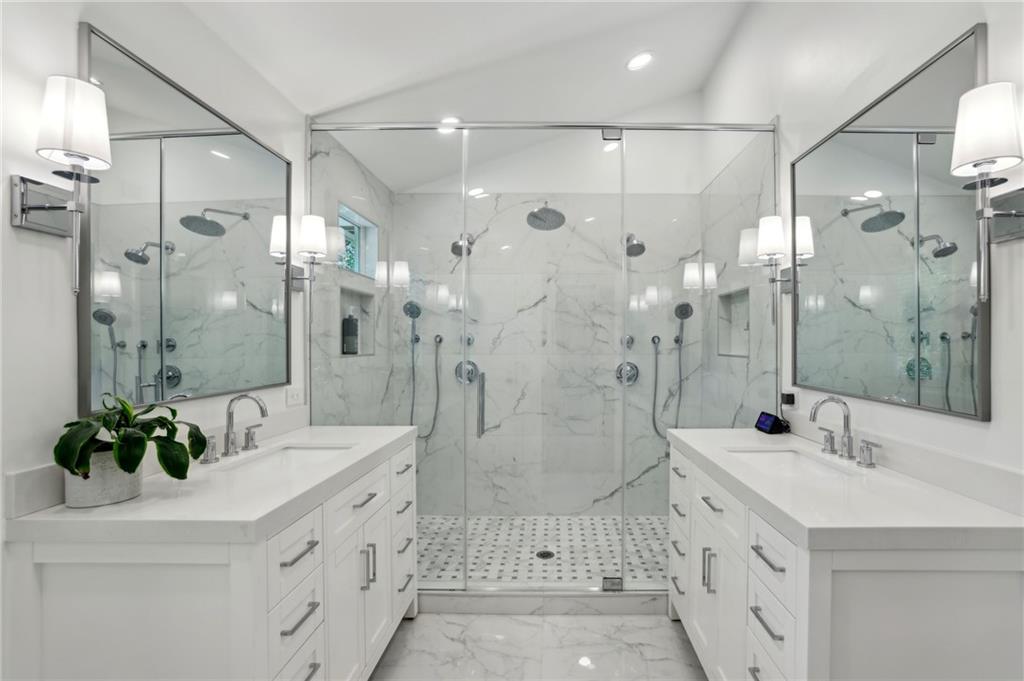 3522 Stratfield Drive NE