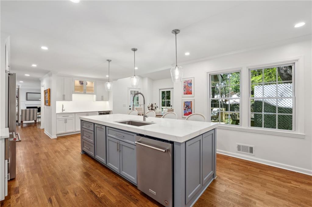 3522 Stratfield Drive NE