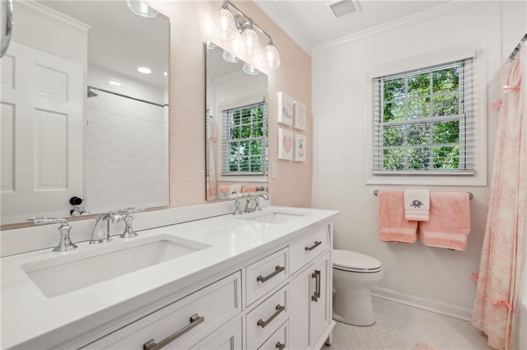 3522 Stratfield Drive NE