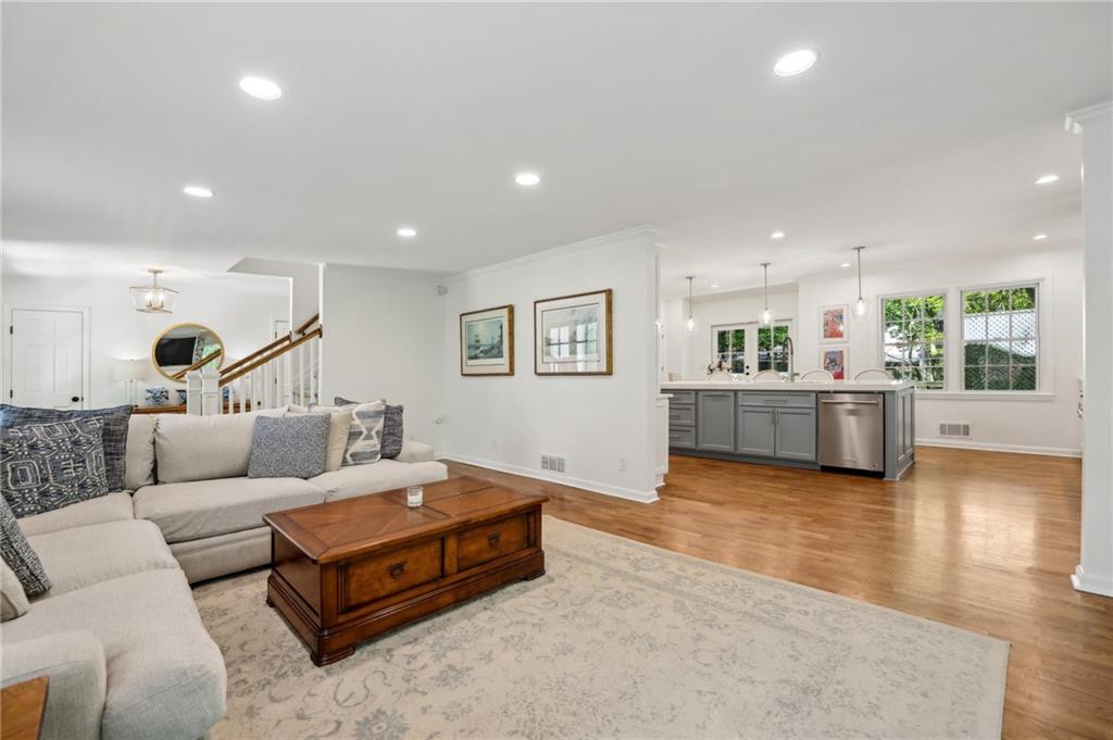 3522 Stratfield Drive NE