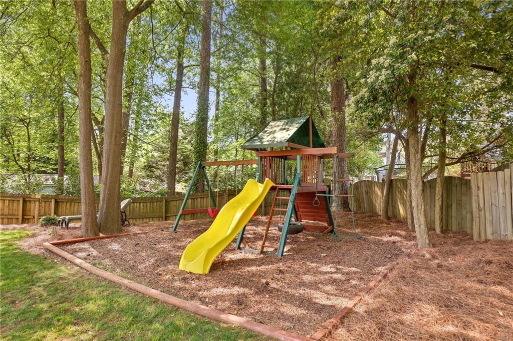 3522 Stratfield Drive NE