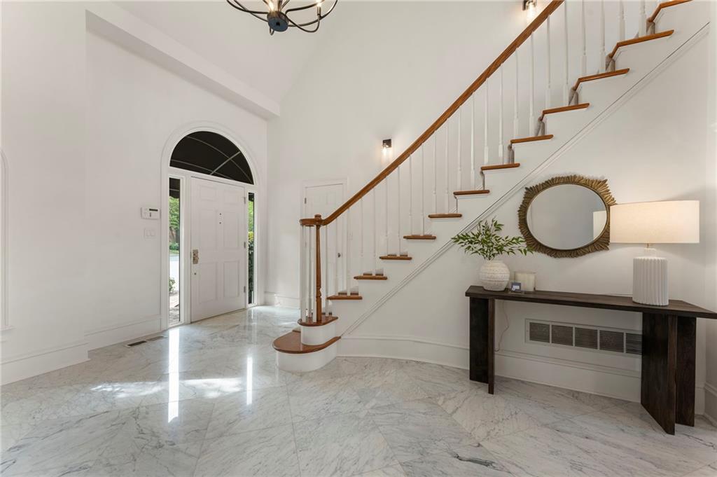 4223 Wieuca Overlook NE