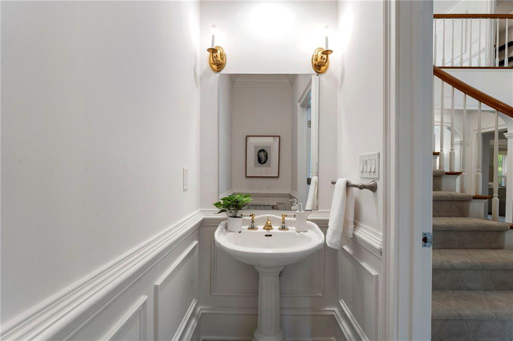 4223 Wieuca Overlook NE