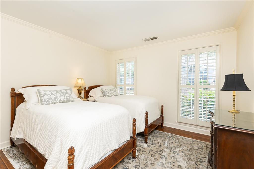 3910 Ashford Lake Court NE