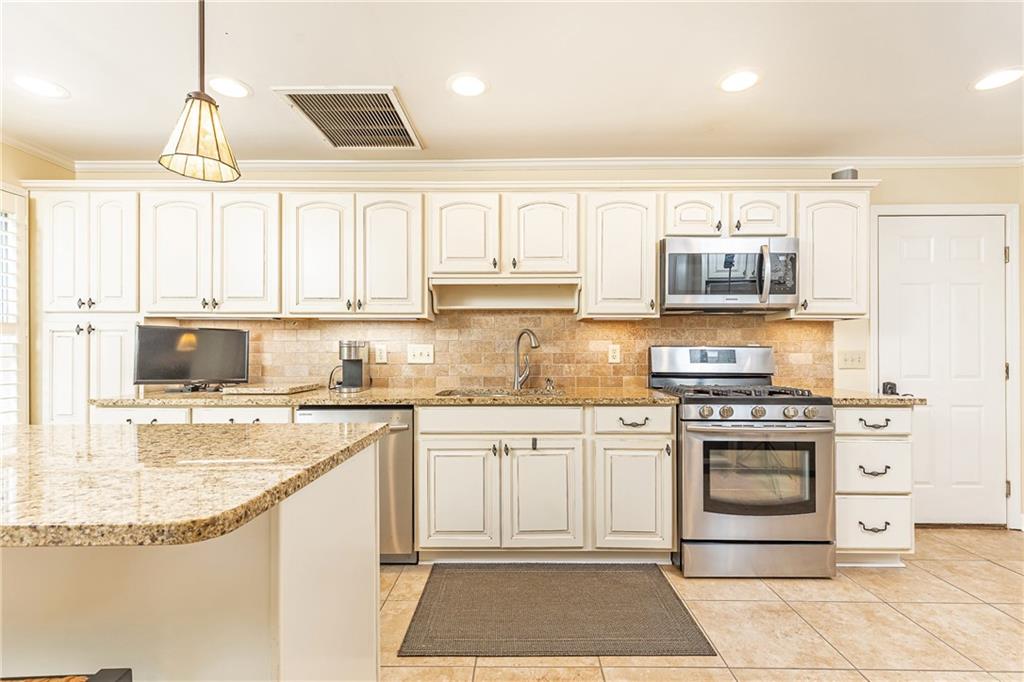 3910 Ashford Lake Court NE