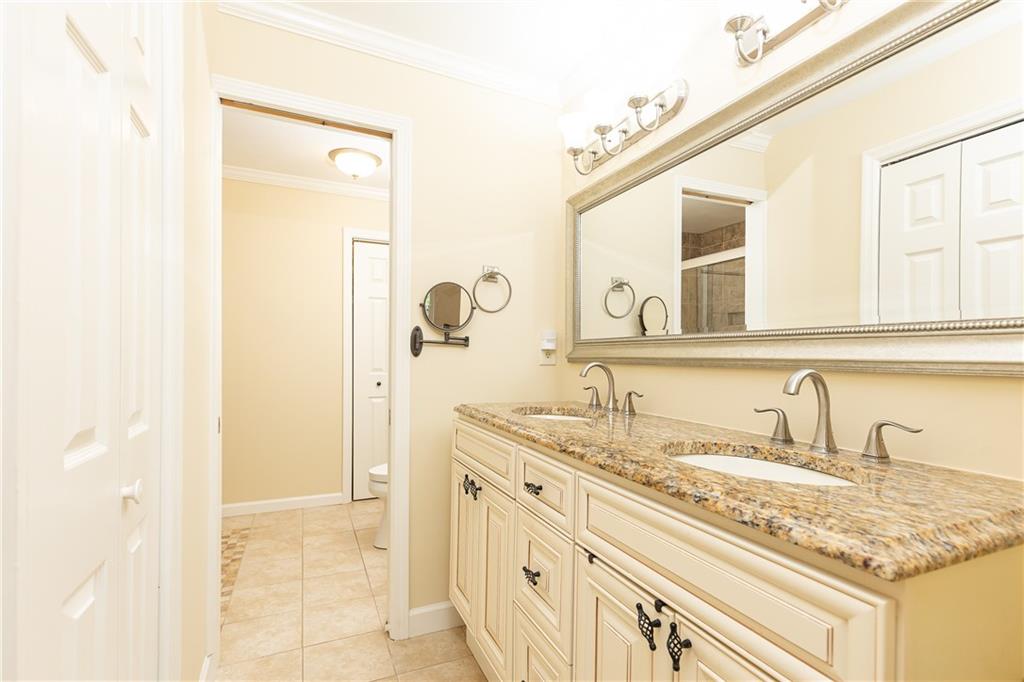 3910 Ashford Lake Court NE