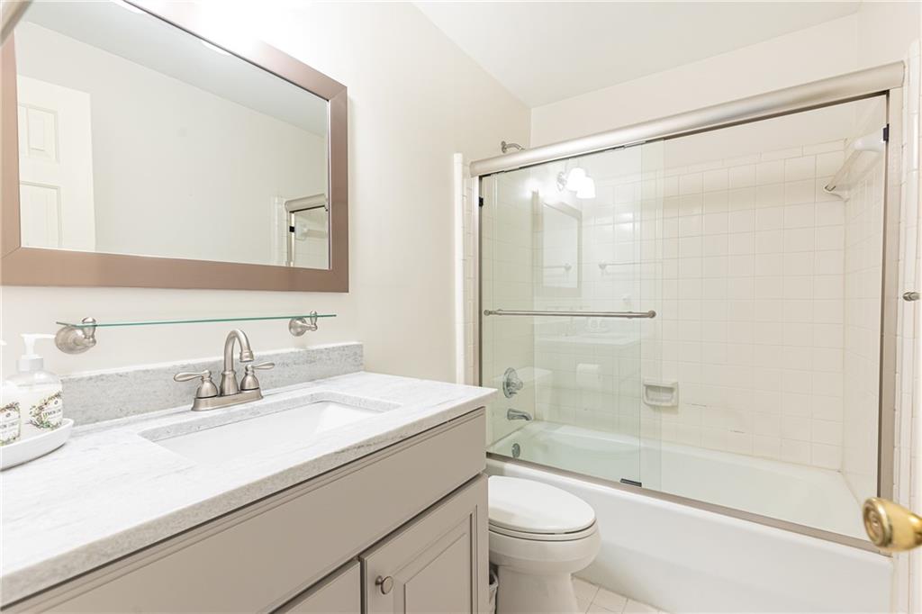 3910 Ashford Lake Court NE