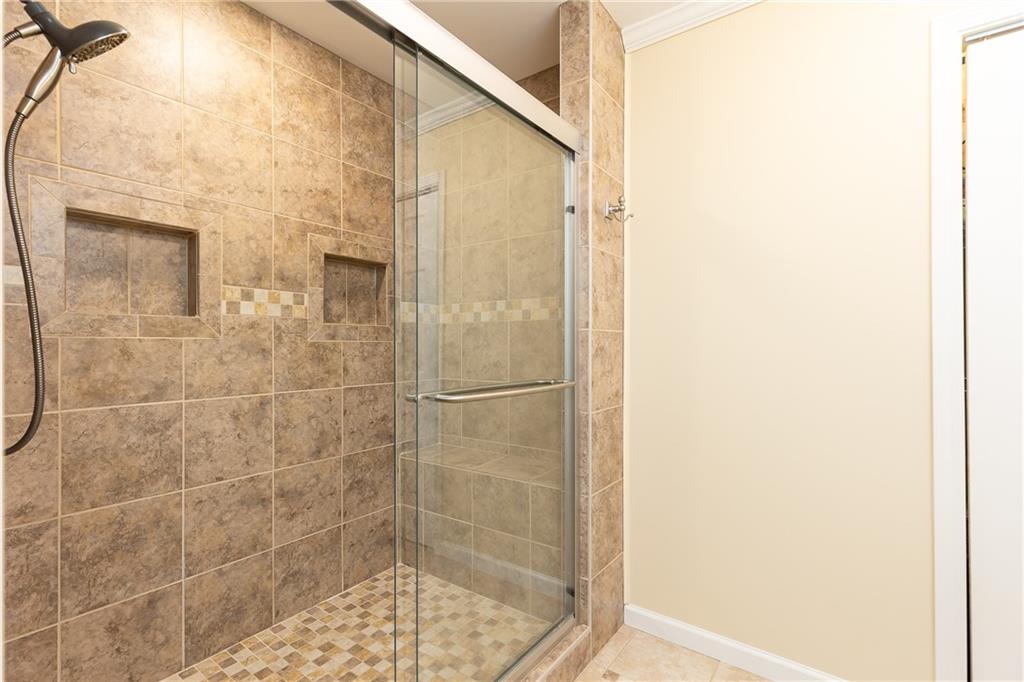 3910 Ashford Lake Court NE