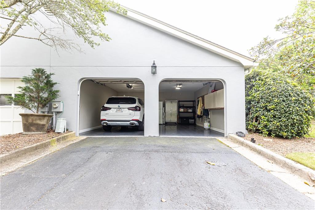 3910 Ashford Lake Court NE