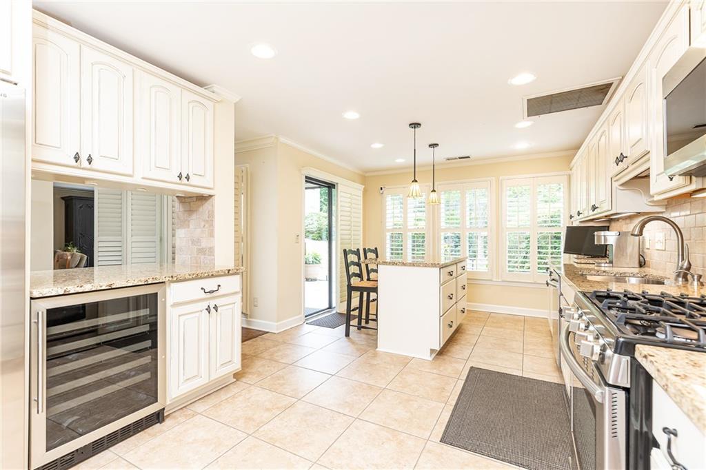 3910 Ashford Lake Court NE